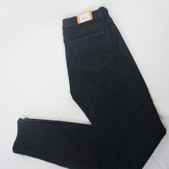 **NEW** Women's Dark Denim Blue MUDD Skinny Jeans - Picture 1 of 4